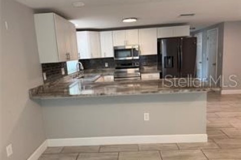 House in Zephyrhills, Florida 2 bedrooms, 109.81 sq.m. № 1888476 - photo 9