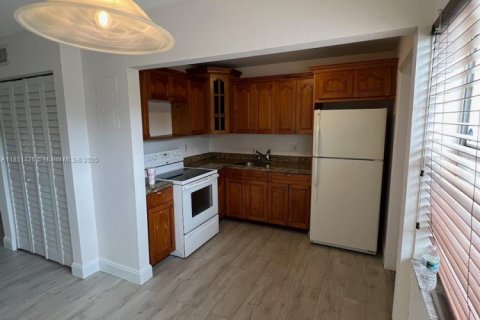 Townhouse in Plantation, Florida 2 bedrooms, 87.14 sq.m. № 1857500 - photo 4