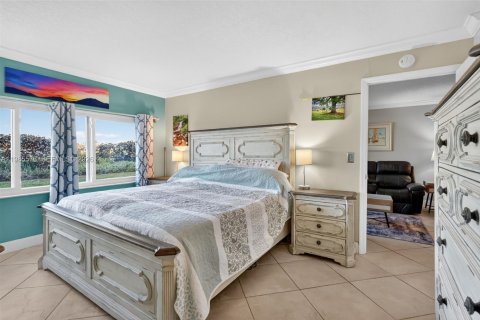 Condo in Hutchinson Island South, Florida, 2 bedrooms  № 2047082 - photo 15