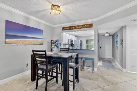 Condo in Hutchinson Island South, Florida, 2 bedrooms  № 2047082 - photo 5