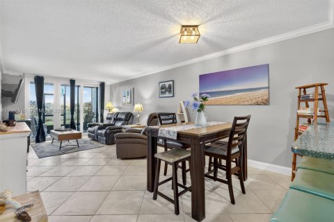 Condo in Hutchinson Island South, Florida, 2 bedrooms  № 2047082 - photo 3