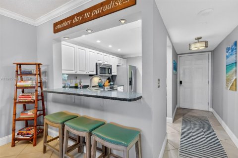 Condo in Hutchinson Island South, Florida, 2 bedrooms  № 2047082 - photo 11