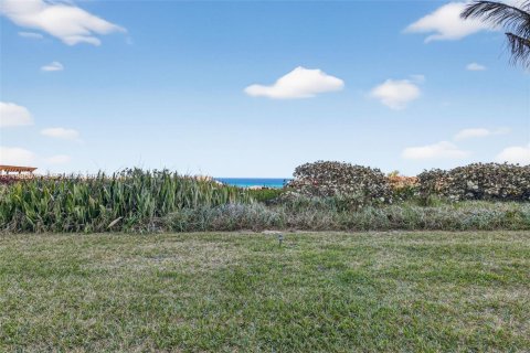 Condo in Hutchinson Island South, Florida, 2 bedrooms  № 2047082 - photo 26