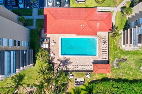 Condo in Hutchinson Island South, Florida, 2 bedrooms  № 2047082 - photo 29