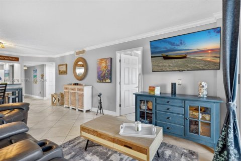 Condo in Hutchinson Island South, Florida, 2 bedrooms  № 2047082 - photo 9