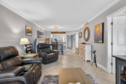 Condo in Hutchinson Island South, Florida, 2 bedrooms  № 2047082 - photo 10