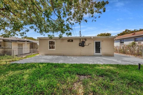 House in West Palm Beach, Florida 2 bedrooms, 83.24 sq.m. № 2075095 - photo 24