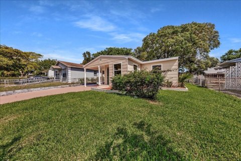 House in West Palm Beach, Florida 2 bedrooms, 83.24 sq.m. № 2075095 - photo 5