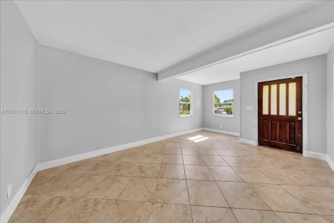 House in West Palm Beach, Florida 2 bedrooms, 83.24 sq.m. № 2075095 - photo 30
