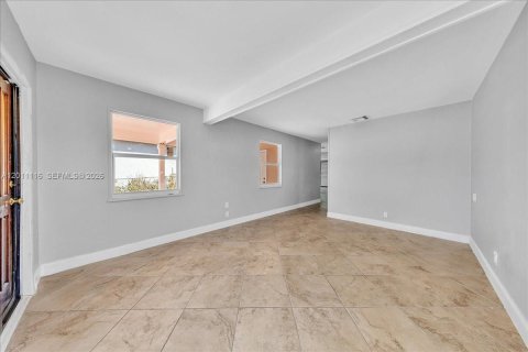House in West Palm Beach, Florida 2 bedrooms, 83.24 sq.m. № 2075095 - photo 29