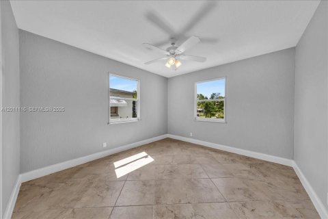 House in West Palm Beach, Florida 2 bedrooms, 83.24 sq.m. № 2075095 - photo 14