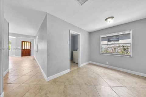 House in West Palm Beach, Florida 2 bedrooms, 83.24 sq.m. № 2075095 - photo 10