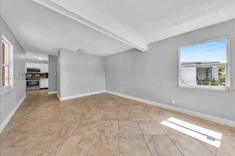 House in West Palm Beach, Florida 2 bedrooms, 83.24 sq.m. № 2075095 - photo 28