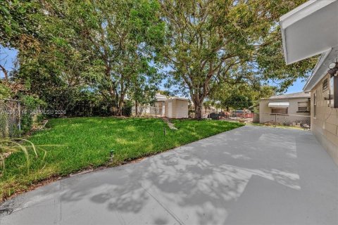 House in West Palm Beach, Florida 2 bedrooms, 83.24 sq.m. № 2075095 - photo 20