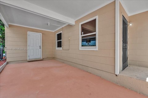 House in West Palm Beach, Florida 2 bedrooms, 83.24 sq.m. № 2075095 - photo 25