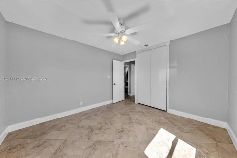 House in West Palm Beach, Florida 2 bedrooms, 83.24 sq.m. № 2075095 - photo 15