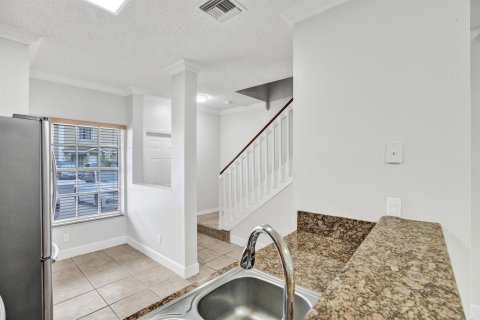 Touwnhouse à vendre à Pembroke Pines, Floride: 2 chambres, 95.13 m2 № 2085206 - photo 9