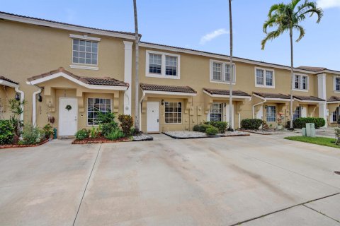 Touwnhouse à vendre à Pembroke Pines, Floride: 2 chambres, 95.13 m2 № 2085206 - photo 2