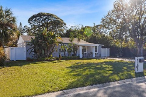 House in Tampa, Florida 3 bedrooms, 113.81 sq.m. № 1717706 - photo 5