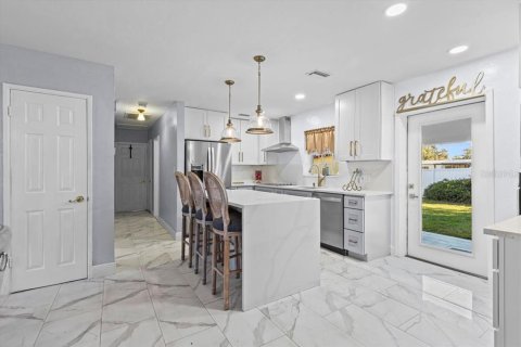 House in Tampa, Florida 3 bedrooms, 113.81 sq.m. № 1717706 - photo 12