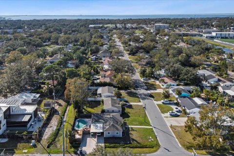House in Tampa, Florida 3 bedrooms, 113.81 sq.m. № 1717706 - photo 30