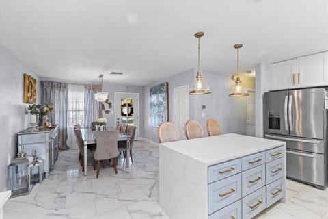 House in Tampa, Florida 3 bedrooms, 113.81 sq.m. № 1717706 - photo 15