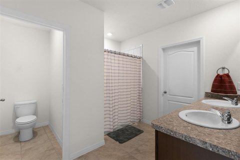 House in Tavares, Florida 5 bedrooms, 250.46 sq.m. № 1855591 - photo 22