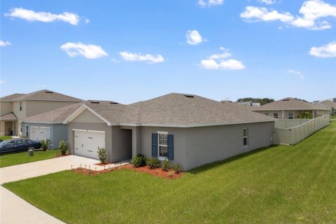 House in Haines City, Florida 4 bedrooms, 158.21 sq.m. № 1778971 - photo 3