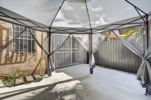 Купить кондоминиум в Майами, Флорида 1 спальня, 71.53м2, № 2062989 - фото 19