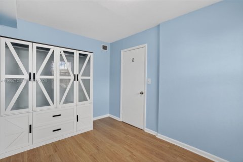 Купить кондоминиум в Майами, Флорида 1 спальня, 71.53м2, № 2062989 - фото 12