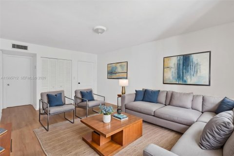 Купить кондоминиум в Майами, Флорида 1 спальня, 71.53м2, № 2062989 - фото 6