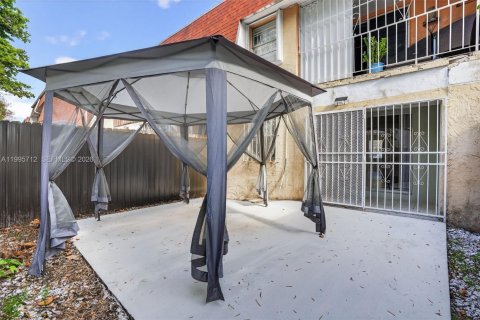 Купить кондоминиум в Майами, Флорида 1 спальня, 71.53м2, № 2062989 - фото 18