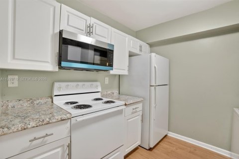 Купить кондоминиум в Майами, Флорида 1 спальня, 71.53м2, № 2062989 - фото 8