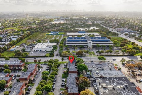 Купить кондоминиум в Майами, Флорида 1 спальня, 71.53м2, № 2062989 - фото 21