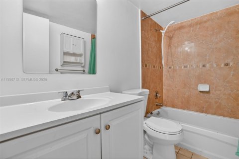 Купить кондоминиум в Майами, Флорида 1 спальня, 71.53м2, № 2062989 - фото 16