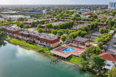 Купить кондоминиум в Майами, Флорида 1 спальня, 71.53м2, № 2062989 - фото 24