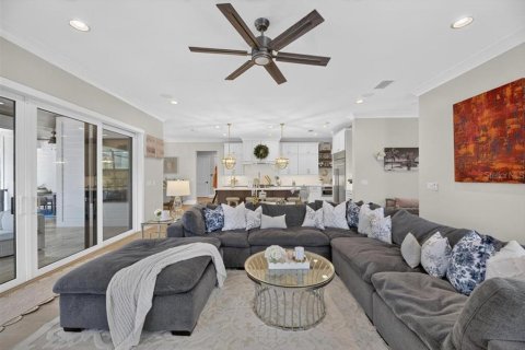 House in Tampa, Florida 5 bedrooms, 471.66 sq.m. № 2258214 - photo 13