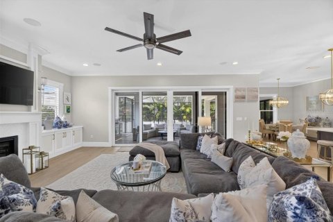 House in Tampa, Florida 5 bedrooms, 471.66 sq.m. № 2258214 - photo 17