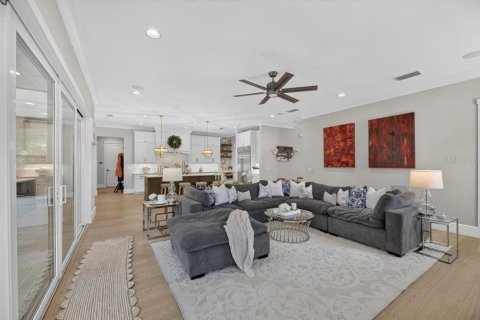 House in Tampa, Florida 5 bedrooms, 471.66 sq.m. № 2258214 - photo 14