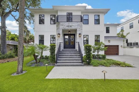 House in Tampa, Florida 5 bedrooms, 471.66 sq.m. № 2258214 - photo 2