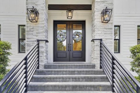 House in Tampa, Florida 5 bedrooms, 471.66 sq.m. № 2258214 - photo 4
