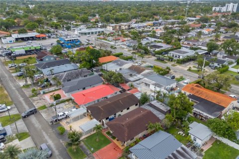 Villa ou maison à vendre à Miami, Floride: 3 chambres, 148.27 m2 № 2070956 - photo 28