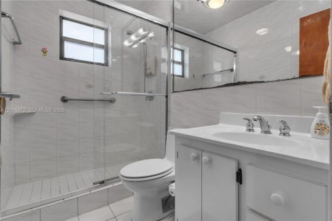 Villa ou maison à vendre à Miami, Floride: 3 chambres, 148.27 m2 № 2070956 - photo 17