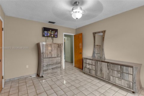 Villa ou maison à vendre à Miami, Floride: 3 chambres, 148.27 m2 № 2070956 - photo 19