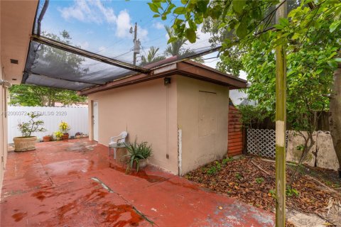 Villa ou maison à vendre à Miami, Floride: 3 chambres, 148.27 m2 № 2070956 - photo 24