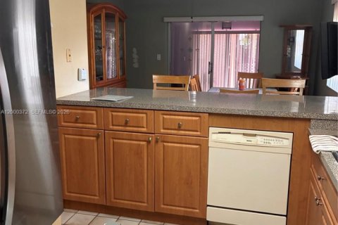 Villa ou maison à vendre à Miami, Floride: 3 chambres, 148.27 m2 № 2070956 - photo 5