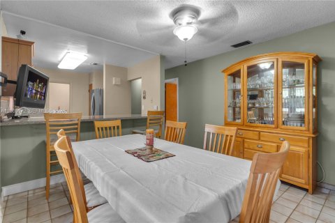 Villa ou maison à vendre à Miami, Floride: 3 chambres, 148.27 m2 № 2070956 - photo 11