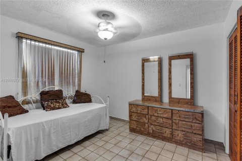 Villa ou maison à vendre à Miami, Floride: 3 chambres, 148.27 m2 № 2070956 - photo 14