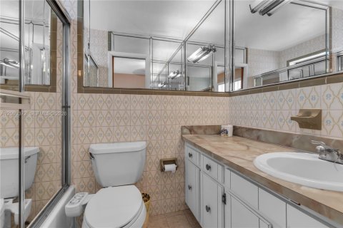 Villa ou maison à vendre à Miami, Floride: 3 chambres, 148.27 m2 № 2070956 - photo 20