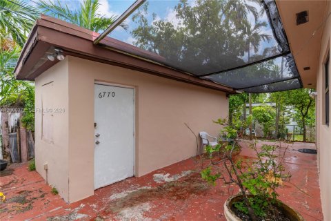 Villa ou maison à vendre à Miami, Floride: 3 chambres, 148.27 m2 № 2070956 - photo 22